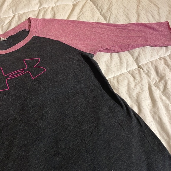 UA raglan 3/4 sleeve top must be bundled minim of $15 - Picture 5 of 8